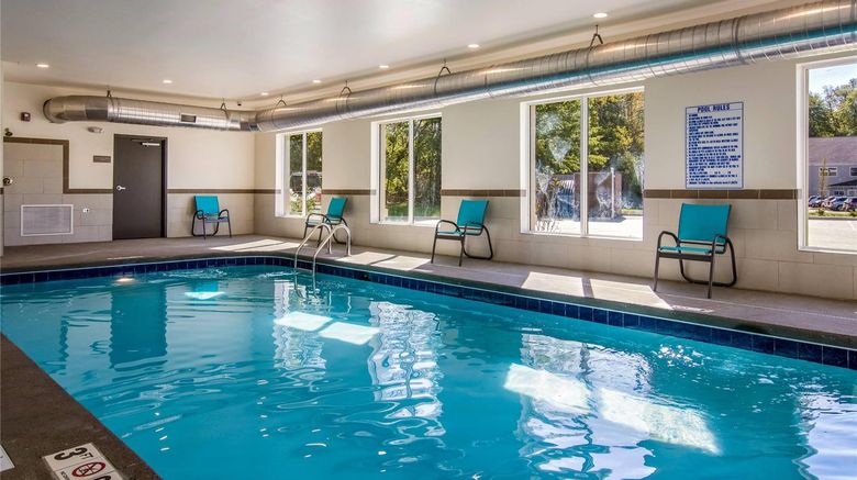 <b>Comfort Suites Brunswick Pool</b>. Images powered by <a href="https://iceportal.shijigroup.com/" title="IcePortal" target="_blank">IcePortal</a>.