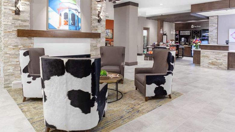<b>Hilton Garden Inn Waco Lobby</b>. Images powered by <a href="https://iceportal.shijigroup.com/" title="IcePortal" target="_blank">IcePortal</a>.