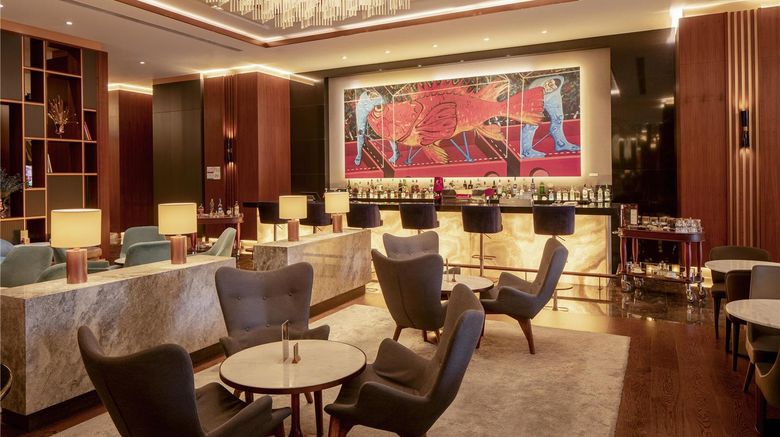<b>Hilton Istanbul Maslak Lobby</b>. Images powered by <a href="https://iceportal.shijigroup.com/" title="IcePortal" target="_blank">IcePortal</a>.