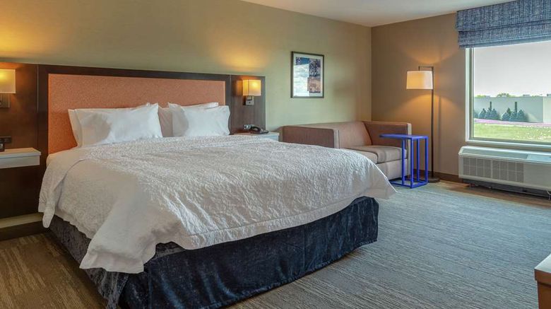 <b>Hampton Inn Bourbonnais Kankakee Room</b>. Images powered by <a href="https://iceportal.shijigroup.com/" title="IcePortal" target="_blank">IcePortal</a>.