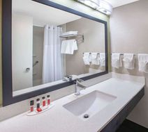 Baymont Inn & Suites Grand Rapids Room