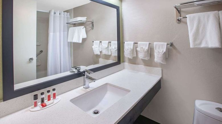 <b>Baymont Inn & Suites Grand Rapids Room</b>. Images powered by <a href="https://iceportal.shijigroup.com/" title="IcePortal" target="_blank">IcePortal</a>.