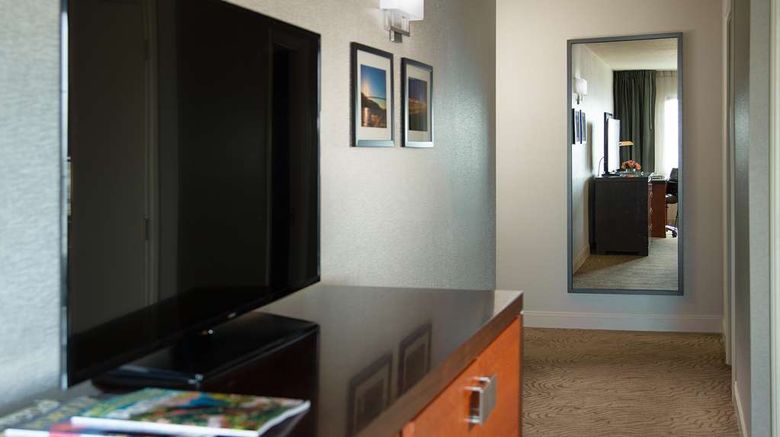 <b>The Paramount Hotel Room</b>. Images powered by <a href="https://iceportal.shijigroup.com/" title="IcePortal" target="_blank">IcePortal</a>.
