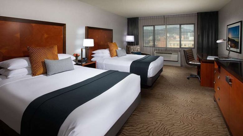 <b>The Paramount Hotel Room</b>. Images powered by <a href="https://iceportal.shijigroup.com/" title="IcePortal" target="_blank">IcePortal</a>.
