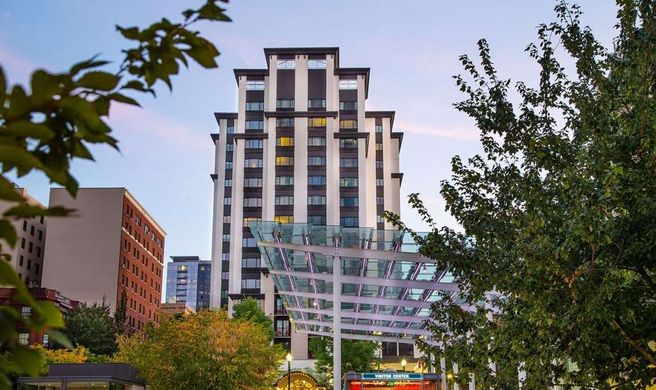 The Paramount Hotel Exterior