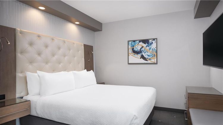Best Western Premier at Fisher's Landing Room