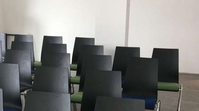 <b>Roomz Vienna Prater Hotel Meeting</b>. Images powered by <a href="https://iceportal.shijigroup.com/" title="IcePortal" target="_blank">IcePortal</a>.