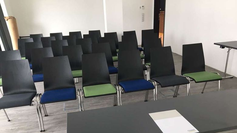 <b>Roomz Vienna Prater Hotel Meeting</b>. Images powered by <a href="https://iceportal.shijigroup.com/" title="IcePortal" target="_blank">IcePortal</a>.
