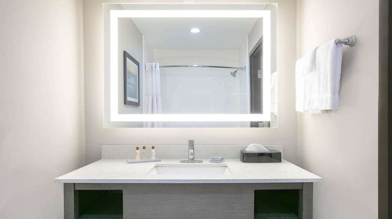<b>Wingate by Wyndham Corpus Christi Room</b>. Images powered by <a href="https://iceportal.shijigroup.com/" title="IcePortal" target="_blank">IcePortal</a>.