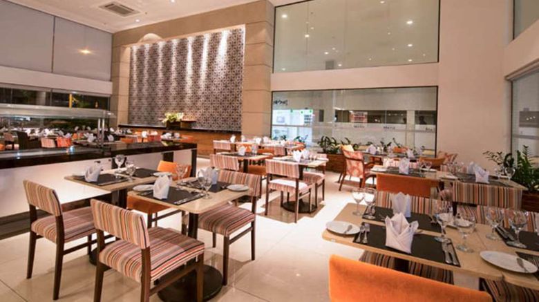 <b>Quality Hotel & Suites Sao Salvador Restaurant</b>. Images powered by <a href="https://iceportal.shijigroup.com/" title="IcePortal" target="_blank">IcePortal</a>.
