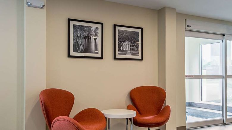 <b>Sleep Inn Geismar Lobby</b>. Images powered by <a href="https://iceportal.shijigroup.com/" title="IcePortal" target="_blank">IcePortal</a>.