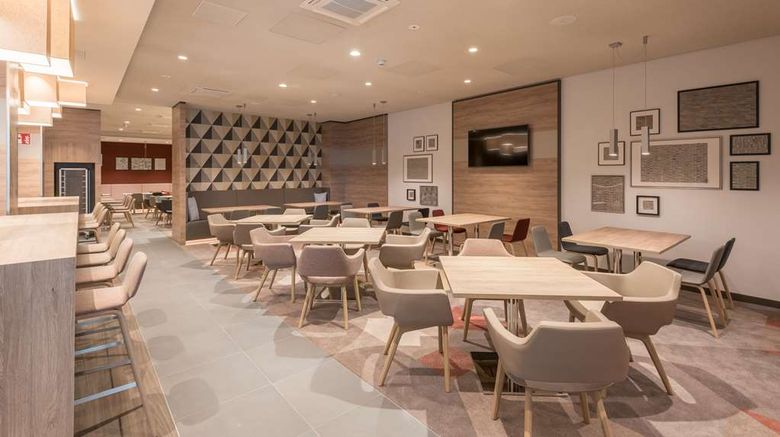<b>Hampton by Hilton City Centre East Restaurant</b>. Images powered by <a href="https://iceportal.shijigroup.com/" title="IcePortal" target="_blank">IcePortal</a>.