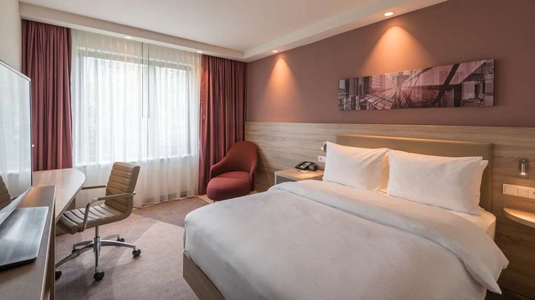 <b>Hampton by Hilton City Centre East Room</b>. Images powered by <a href="https://iceportal.shijigroup.com/" title="IcePortal" target="_blank">IcePortal</a>.