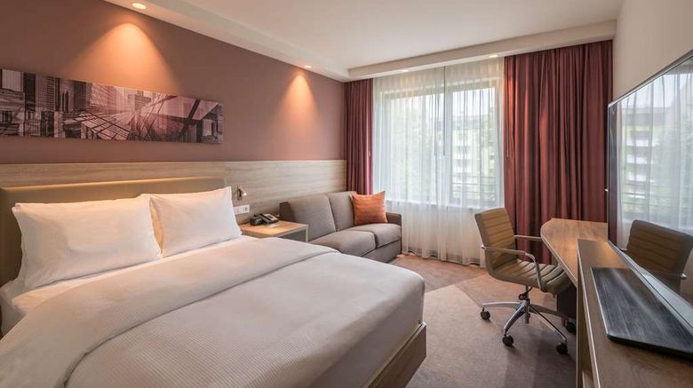 <b>Hampton by Hilton City Centre East Room</b>. Images powered by <a href="https://iceportal.shijigroup.com/" title="IcePortal" target="_blank">IcePortal</a>.