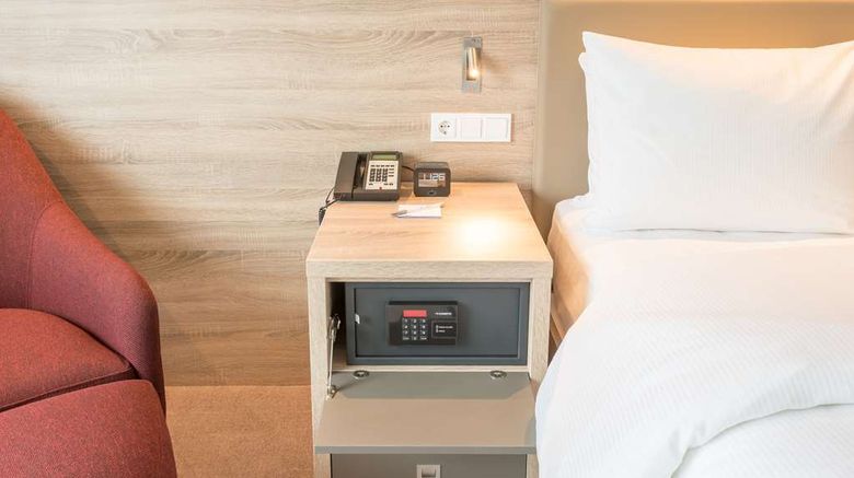 <b>Hampton by Hilton City Centre East Room</b>. Images powered by <a href="https://iceportal.shijigroup.com/" title="IcePortal" target="_blank">IcePortal</a>.