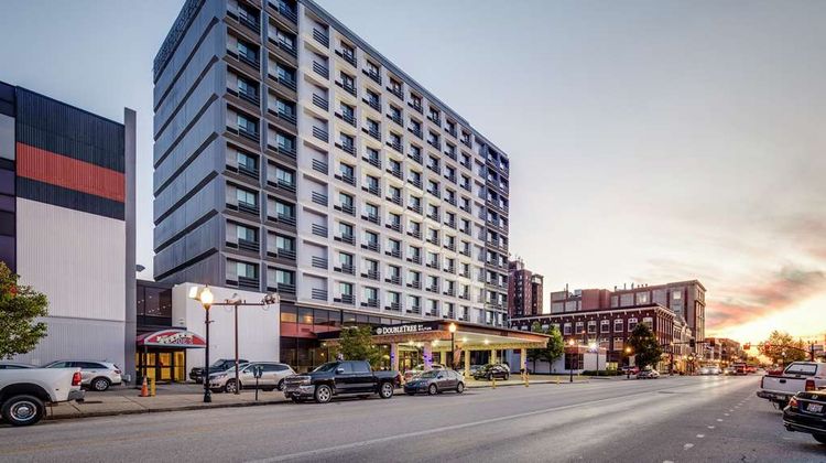 DoubleTree by Hilton Huntington Exterior