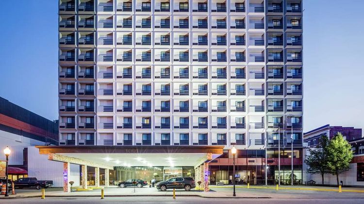 DoubleTree by Hilton Huntington Exterior