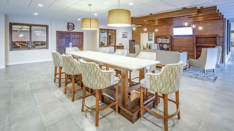 DoubleTree by Hilton Huntington Lobby