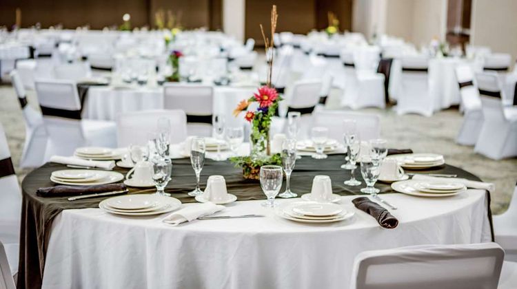 DoubleTree by Hilton Huntington Restaurant