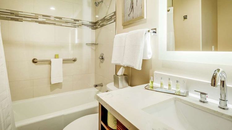 DoubleTree by Hilton Huntington Room