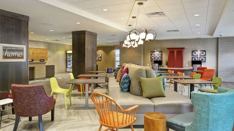 <b>Home2 Suites Plymouth/Minneapolis Lobby</b>. Images powered by <a href="https://iceportal.shijigroup.com/" title="IcePortal" target="_blank">IcePortal</a>.