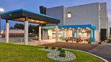 Tru by Hilton Syracuse North Airport Exterior