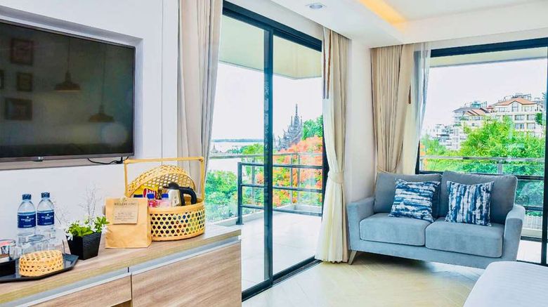 <b>Golden Tulip Pattaya Beach Resort Suite</b>. Images powered by <a href="https://iceportal.shijigroup.com/" title="IcePortal" target="_blank">IcePortal</a>.