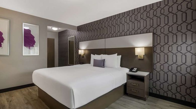 <b>Sunset West Hotel, SureStay Coll By BW Room</b>. Images powered by <a href="https://iceportal.shijigroup.com/" title="IcePortal" target="_blank">IcePortal</a>.