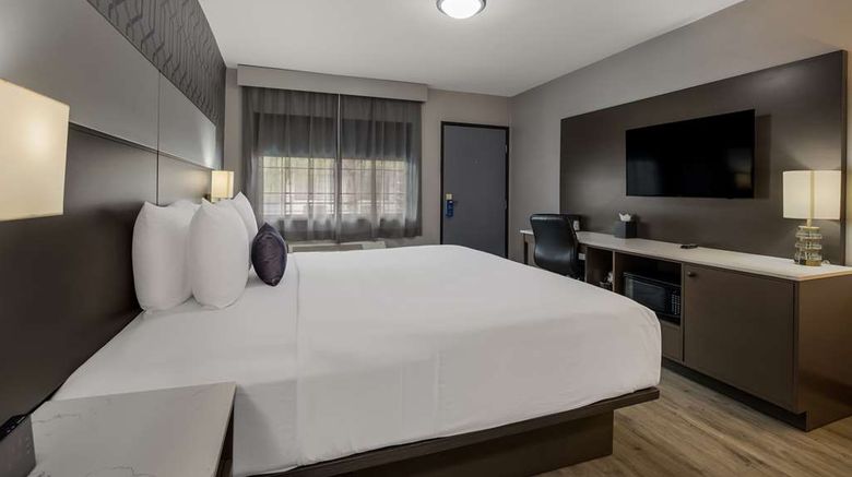 <b>Sunset West Hotel, SureStay Coll By BW Room</b>. Images powered by <a href="https://iceportal.shijigroup.com/" title="IcePortal" target="_blank">IcePortal</a>.