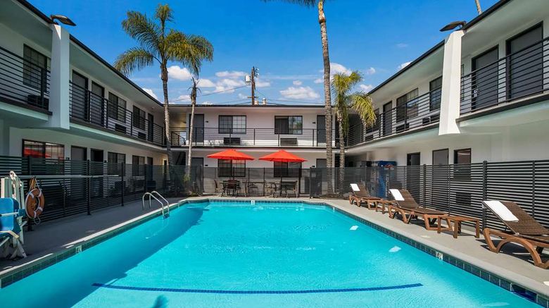 <b>Sunset West Hotel, SureStay Coll By BW Pool</b>. Images powered by <a href="https://iceportal.shijigroup.com/" title="IcePortal" target="_blank">IcePortal</a>.