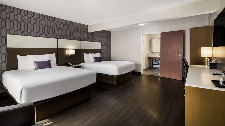 <b>Sunset West Hotel, SureStay Coll By BW Room</b>. Images powered by <a href="https://iceportal.shijigroup.com/" title="IcePortal" target="_blank">IcePortal</a>.