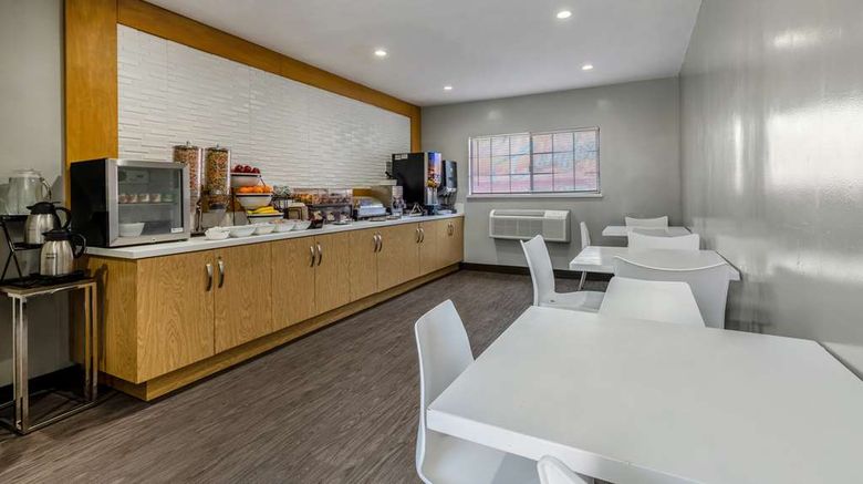 <b>Sunset West Hotel, SureStay Coll By BW Restaurant</b>. Images powered by <a href="https://iceportal.shijigroup.com/" title="IcePortal" target="_blank">IcePortal</a>.