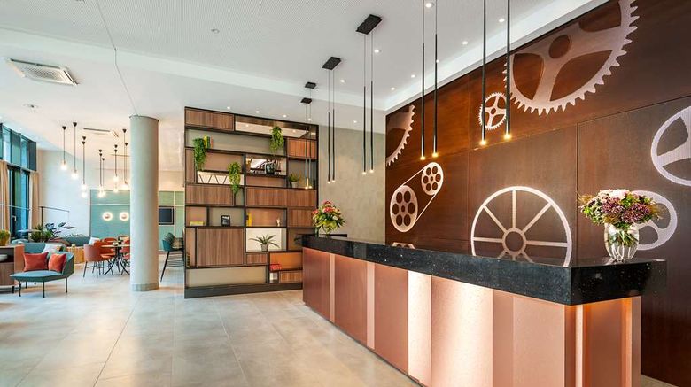 <b>NH Essen Lobby</b>. Images powered by <a href="https://iceportal.shijigroup.com/" title="IcePortal" target="_blank">IcePortal</a>.