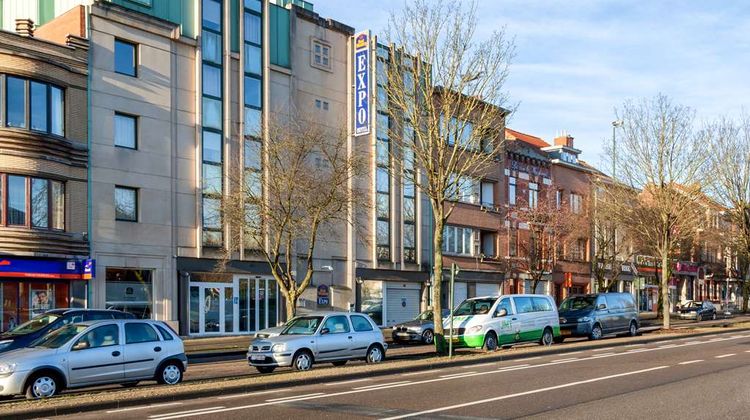 Hotel Expo Exterior
