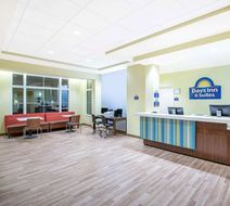 Days Inn & Suites by Wyndham Kearney Lobby