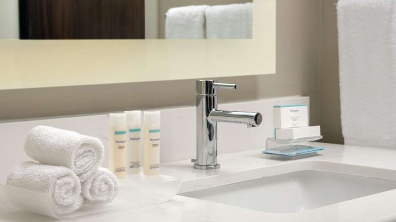 <b>Homewood Suites by Hilton Austin Downtow Room</b>. Images powered by <a href="https://iceportal.shijigroup.com/" title="IcePortal" target="_blank">IcePortal</a>.