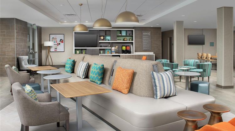 Home2 Suites by Hilton Longmont Lobby
