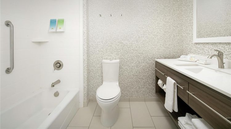 Home2 Suites by Hilton Longmont Room