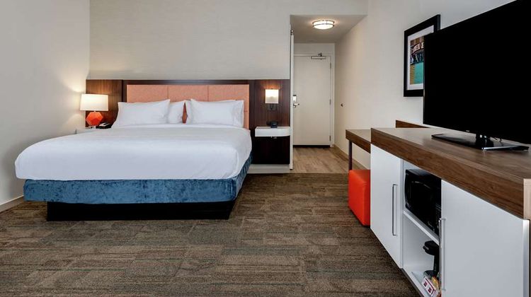 Hampton Inn Bayview Campus Room