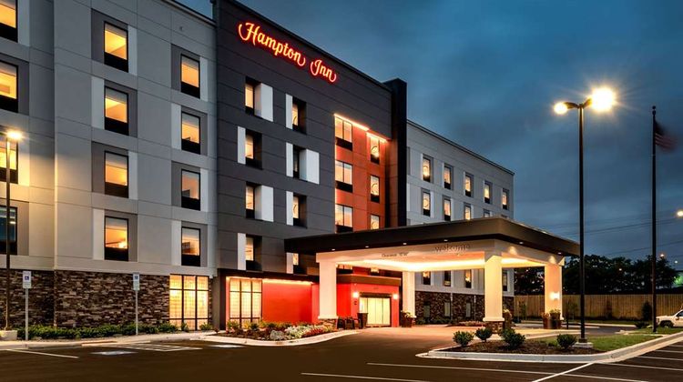 Hampton Inn Bayview Campus Exterior