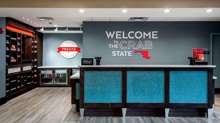 Hampton Inn Bayview Campus Lobby