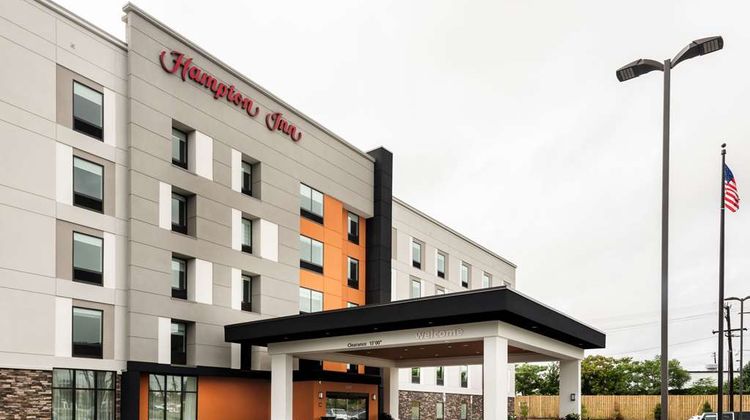 Hampton Inn Bayview Campus Exterior
