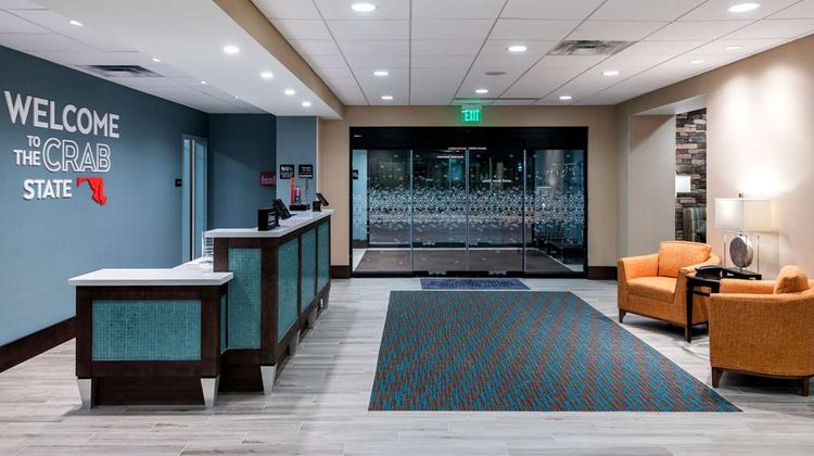 Hampton Inn Bayview Campus Lobby