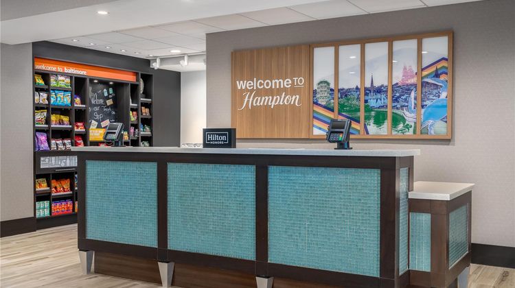 Hampton Inn Bayview Campus Lobby