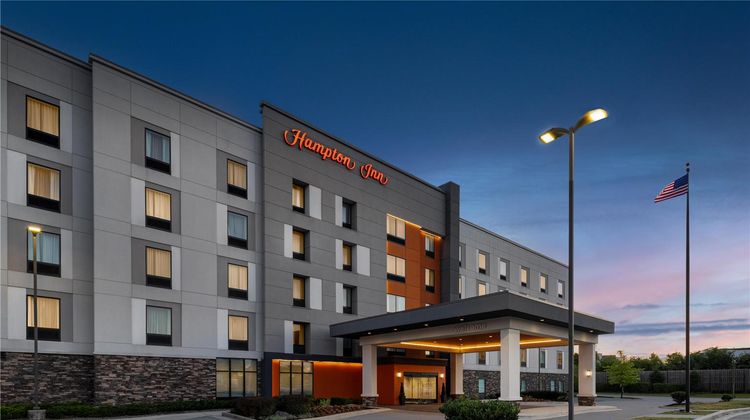 Hampton Inn Bayview Campus Exterior