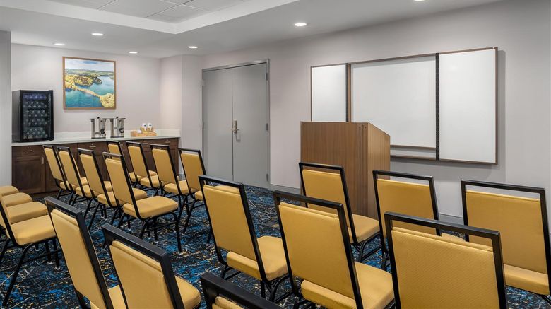 <b>Hampton Inn Bayview Campus Meeting</b>. Images powered by <a href="https://iceportal.shijigroup.com/" title="IcePortal" target="_blank">IcePortal</a>.