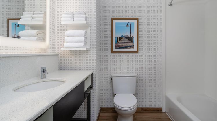 Hampton Inn Bayview Campus Room