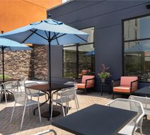 Hampton Inn Bayview Campus Exterior