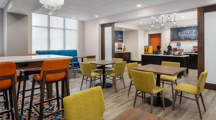 Hampton Inn Bayview Campus Restaurant