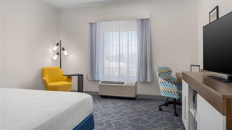 Hampton Inn Bayview Campus Room